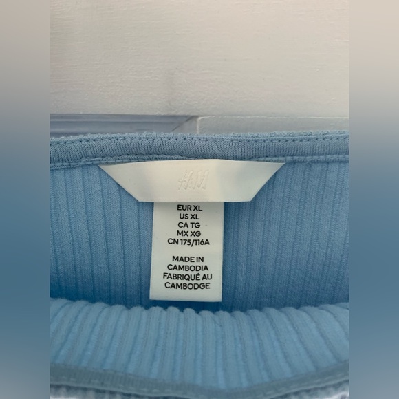 5/$25 H&M Crop Top - Picture 2 of 4